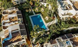 Listo para entrar a vivir! Apartamento reformado con jardín en venta en urbanización cerrada en La Quinta, Benahavis - Marbella 62193 