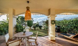Listo para entrar a vivir! Apartamento reformado con jardín en venta en urbanización cerrada en La Quinta, Benahavis - Marbella 62196 