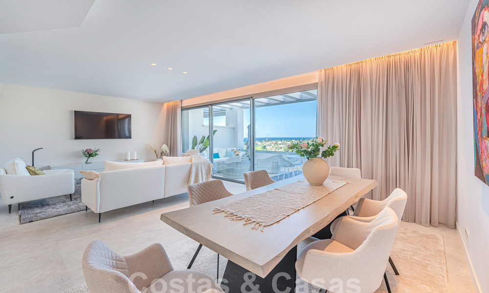 Listo para entrar a vivir! Moderno y lujoso ático en venta en primera línea de golf, con vistas al mar y al golf, Marbella Este 62284