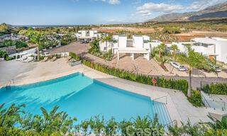 Listo para entrar a vivir! Moderno y lujoso ático en venta en primera línea de golf, con vistas al mar y al golf, Marbella Este 62308 