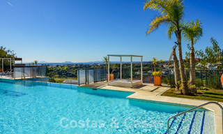 Amplio y moderno apartamento en venta con vistas panorámicas al golf y al mar en un resort de golf de cinco estrellas en Benahavis – Marbella 62340 