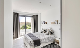 Nueva promoción de modernas villas de lujo en venta, en primera línea de golf con vistas al mar en Mijas, Costa del Sol 62471 
