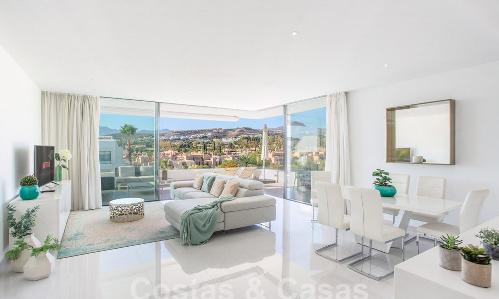 Moderno apartamento de 3 dormitorios con amplias terrazas en venta en la Nueva Milla de Oro entre Marbella y Estepona 62492