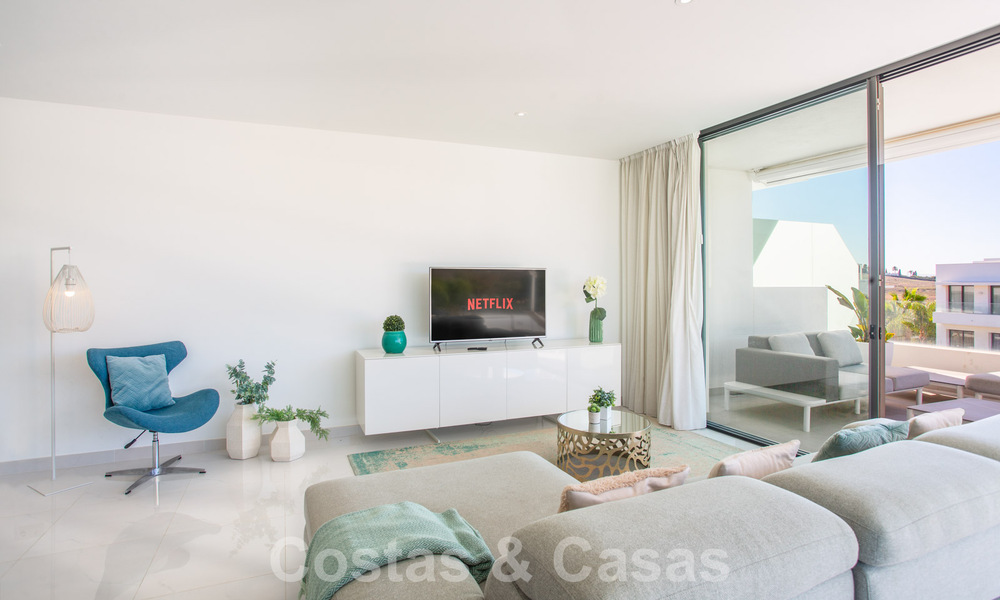 Moderno apartamento de 3 dormitorios con amplias terrazas en venta en la Nueva Milla de Oro entre Marbella y Estepona 62495