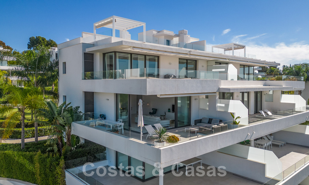 Moderno apartamento de 3 dormitorios con amplias terrazas en venta en la Nueva Milla de Oro entre Marbella y Estepona 62506