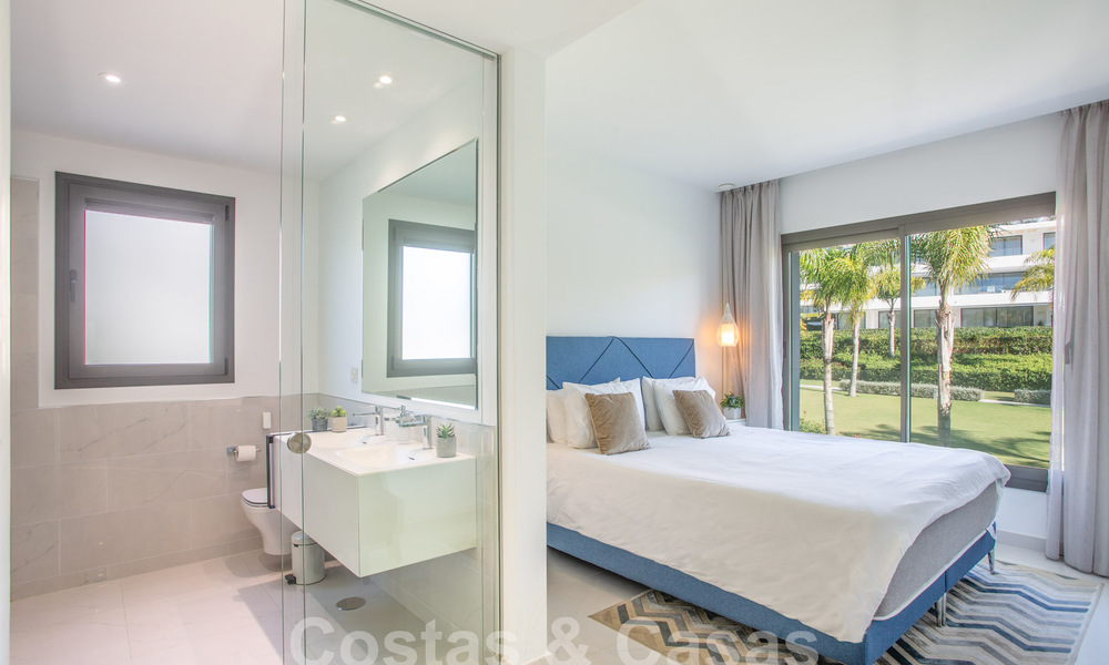 Moderno apartamento de 3 dormitorios con amplias terrazas en venta en la Nueva Milla de Oro entre Marbella y Estepona 62514