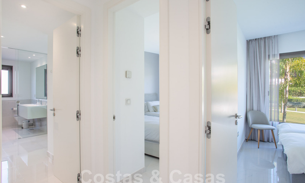 Moderno apartamento de 3 dormitorios con amplias terrazas en venta en la Nueva Milla de Oro entre Marbella y Estepona 62518