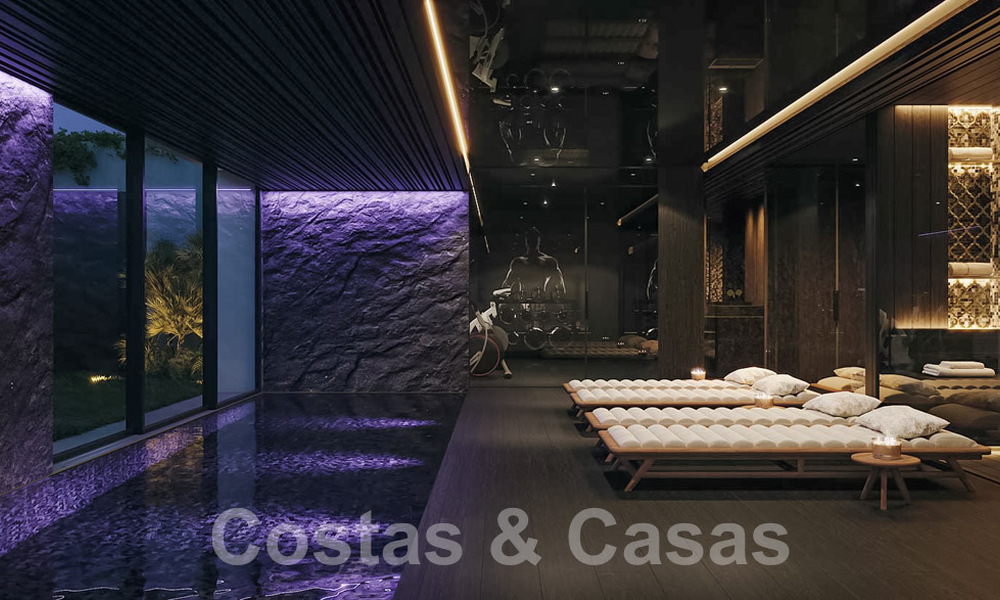 Parcela con proyecto para una innovadora villa de diseño en venta en primera línea de golf, en una zona residencial cerrada y segura en Nueva Andalucia, Marbella 62572