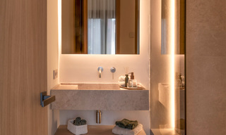 Moderno apartamento reformado con jardín en venta en un exclusivo complejo en primera línea de playa en la Nueva Milla de Oro entre Marbella y Estepona 62620 