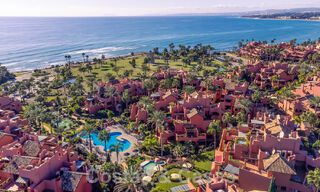 Moderno apartamento reformado con jardín en venta en un exclusivo complejo en primera línea de playa en la Nueva Milla de Oro entre Marbella y Estepona 62634 