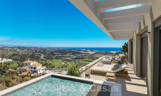 Apartamentos modernos nuevos en venta con vistas al mar y a un paso del campo de golf en Mijas, Costa del Sol 62589 