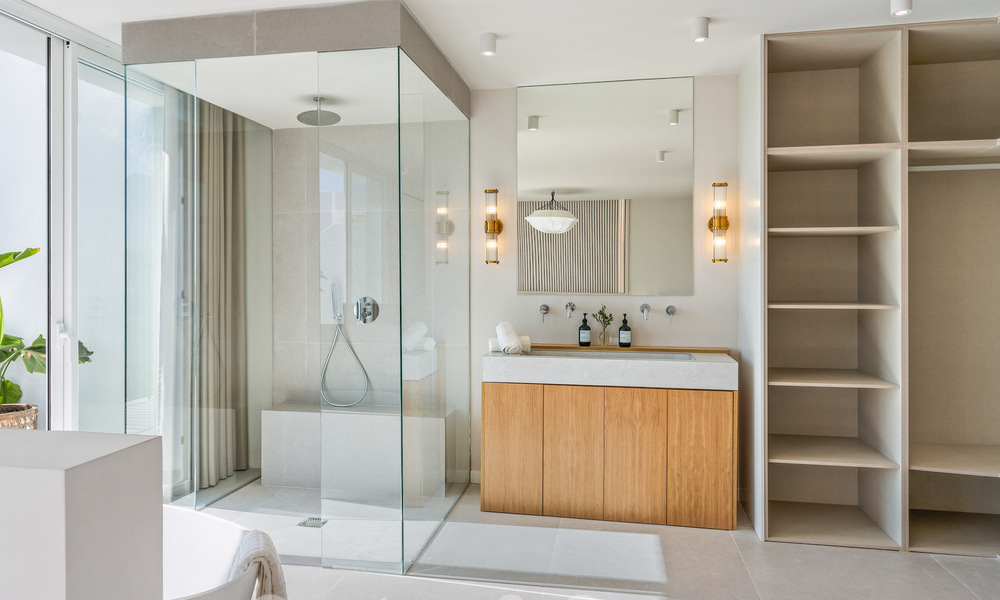 Casa adosada reformada con estilo en venta, junto al campo de golf de La Quinta en Benahavis - Marbella 62796