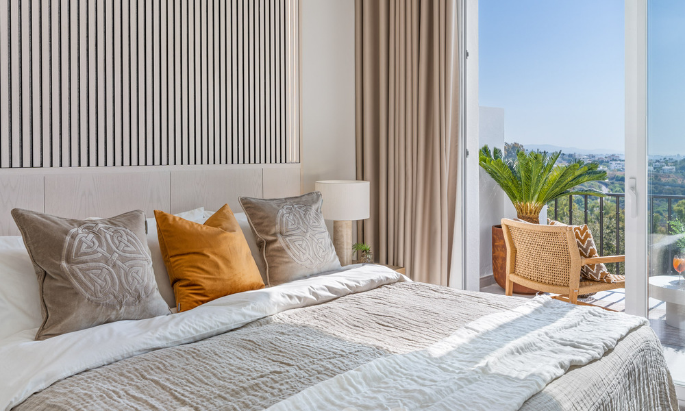 Casa adosada reformada con estilo en venta, junto al campo de golf de La Quinta en Benahavis - Marbella 62801