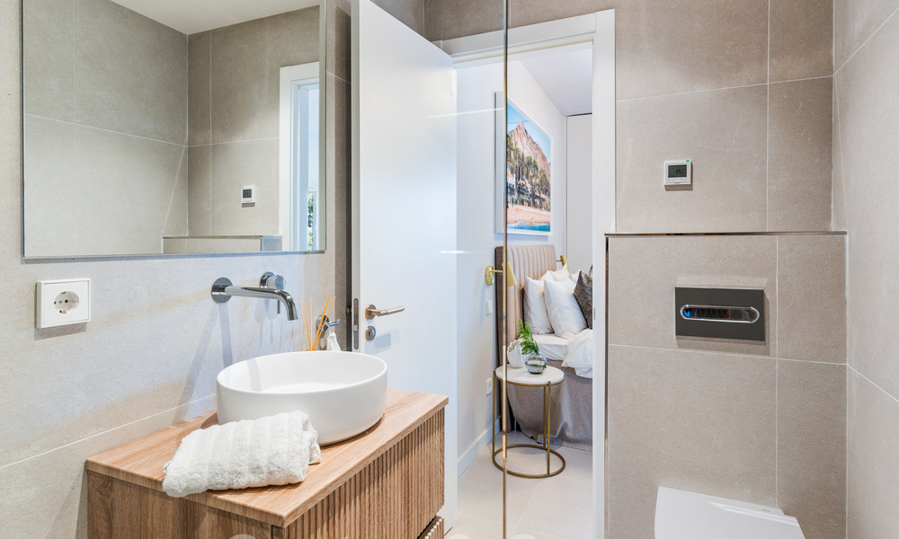 Casa adosada reformada con estilo en venta, junto al campo de golf de La Quinta en Benahavis - Marbella 62806