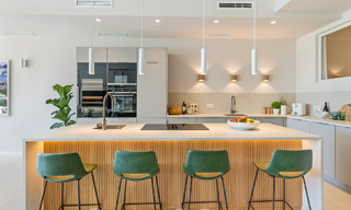 Casa adosada reformada con estilo en venta, junto al campo de golf de La Quinta en Benahavis - Marbella 62817 