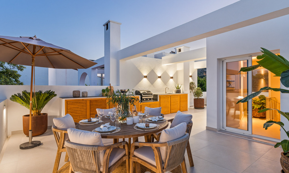 Casa adosada reformada con estilo en venta, junto al campo de golf de La Quinta en Benahavis - Marbella 62827