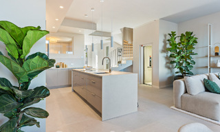 Casa adosada reformada con estilo en venta, junto al campo de golf de La Quinta en Benahavis - Marbella 62833 