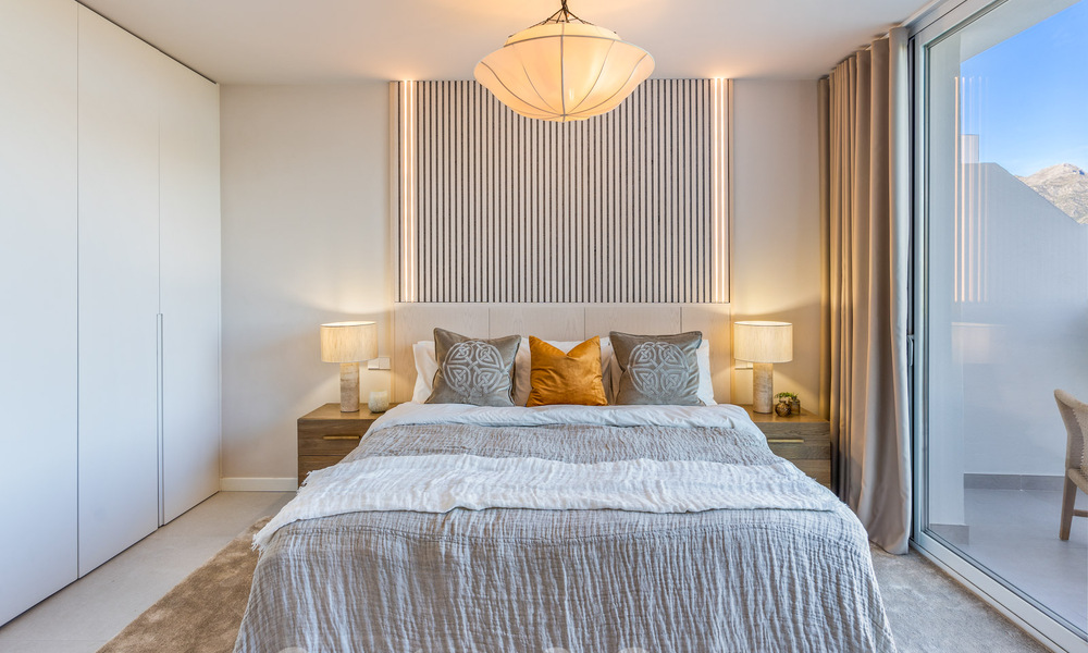 Casa adosada reformada con estilo en venta, junto al campo de golf de La Quinta en Benahavis - Marbella 62835