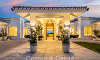 Sofisticada villa de lujo con vistas panorámicas al mar en venta en Nueva Andalucia, Marbella 62766 