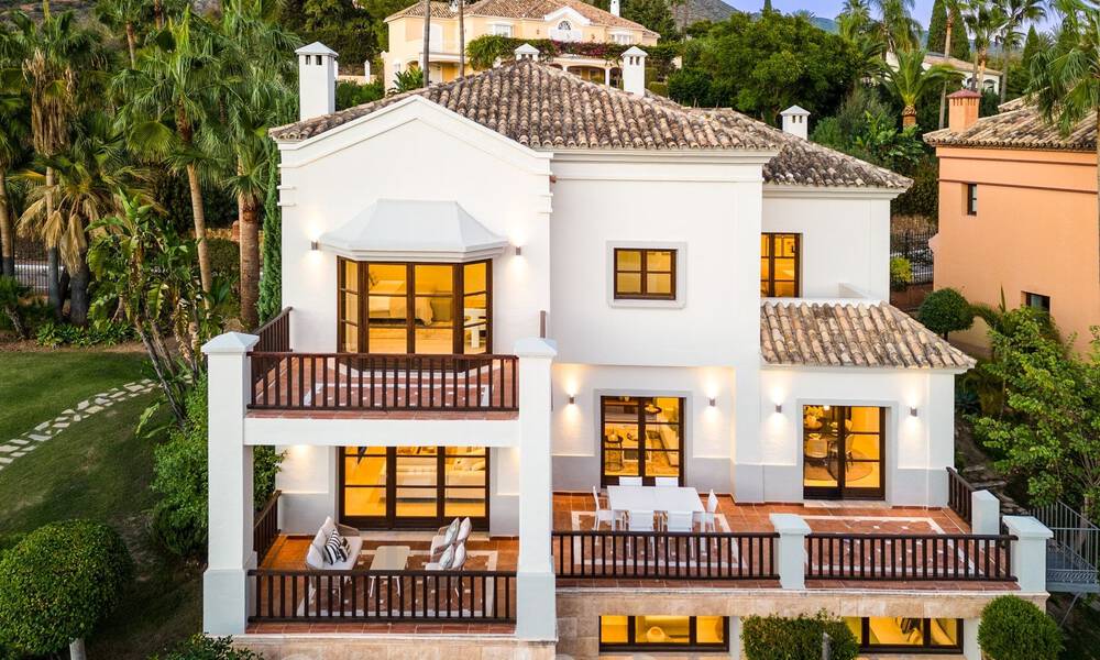 Lujosa adosada mediterránea reformada en venta en una exclusiva zona residencial cerrada en la Milla de Oro de Marbella 62727