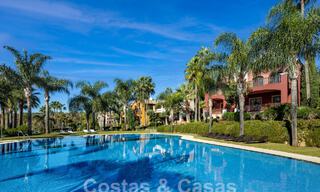 Lujosa adosada mediterránea reformada en venta en una exclusiva zona residencial cerrada en la Milla de Oro de Marbella 62729 