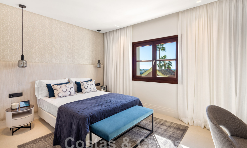 Lujosa adosada mediterránea reformada en venta en una exclusiva zona residencial cerrada en la Milla de Oro de Marbella 62739