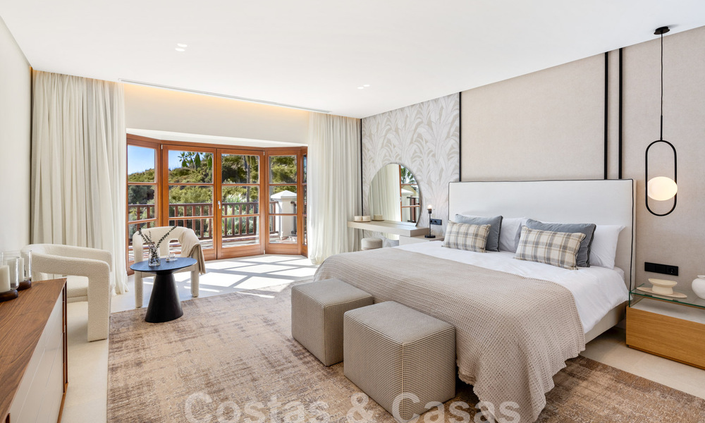 Lujosa adosada mediterránea reformada en venta en una exclusiva zona residencial cerrada en la Milla de Oro de Marbella 62740