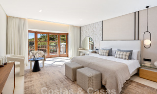 Lujosa adosada mediterránea reformada en venta en una exclusiva zona residencial cerrada en la Milla de Oro de Marbella 62740 