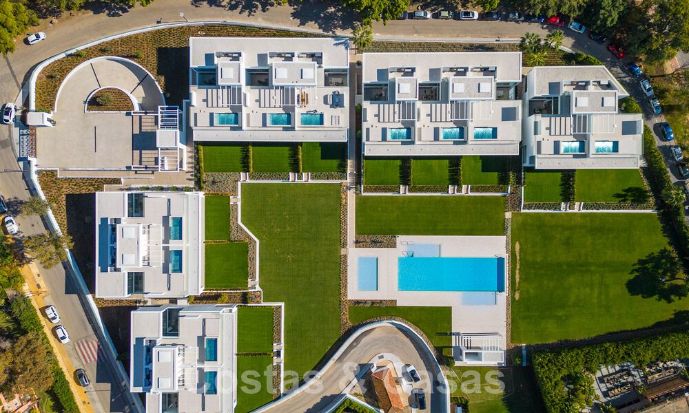 Reventa! Villas de lujo listas para entrar a vivir en un nuevo e innovador complejo que consta de 12 sofisticadas villas con vistas al mar, en la Milla de Oro de Marbella 62648
