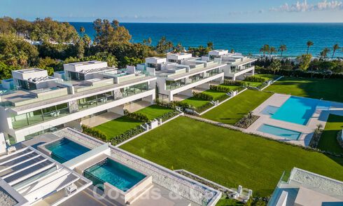 Reventa! Villas de lujo listas para entrar a vivir en un nuevo e innovador complejo que consta de 12 sofisticadas villas con vistas al mar, en la Milla de Oro de Marbella 62651