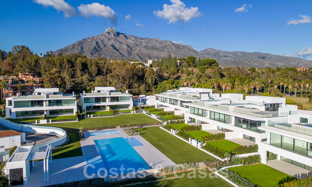 Villas de lujo listas para entrar a vivir en un nuevo e innovador complejo que consta de 12 sofisticadas villas con vistas al mar, en la Milla de Oro de Marbella 62654