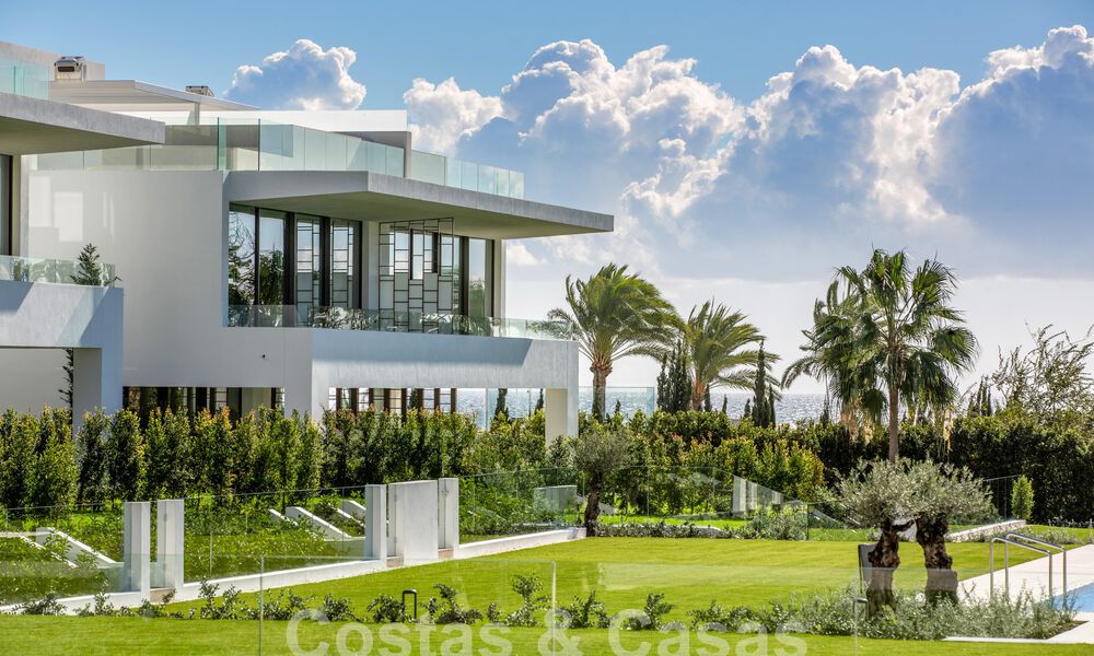 Reventa! Villas de lujo listas para entrar a vivir en un nuevo e innovador complejo que consta de 12 sofisticadas villas con vistas al mar, en la Milla de Oro de Marbella 62655