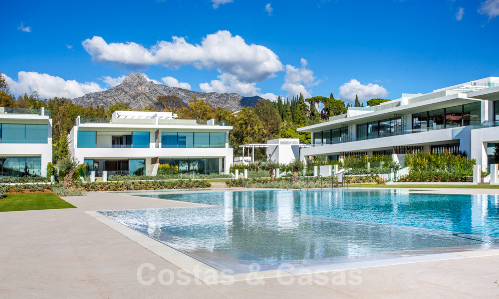 Reventa! Villas de lujo listas para entrar a vivir en un nuevo e innovador complejo que consta de 12 sofisticadas villas con vistas al mar, en la Milla de Oro de Marbella 62657