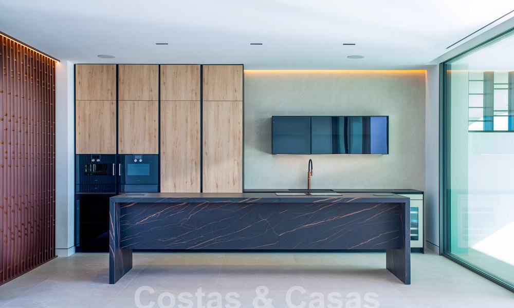 Villas de lujo listas para entrar a vivir en un nuevo e innovador complejo que consta de 12 sofisticadas villas con vistas al mar, en la Milla de Oro de Marbella 62665