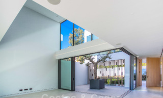 Villas de lujo listas para entrar a vivir en un nuevo e innovador complejo que consta de 12 sofisticadas villas con vistas al mar, en la Milla de Oro de Marbella 62666 