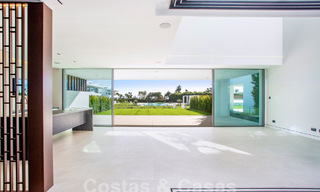 Reventa! Villas de lujo listas para entrar a vivir en un nuevo e innovador complejo que consta de 12 sofisticadas villas con vistas al mar, en la Milla de Oro de Marbella 62669 