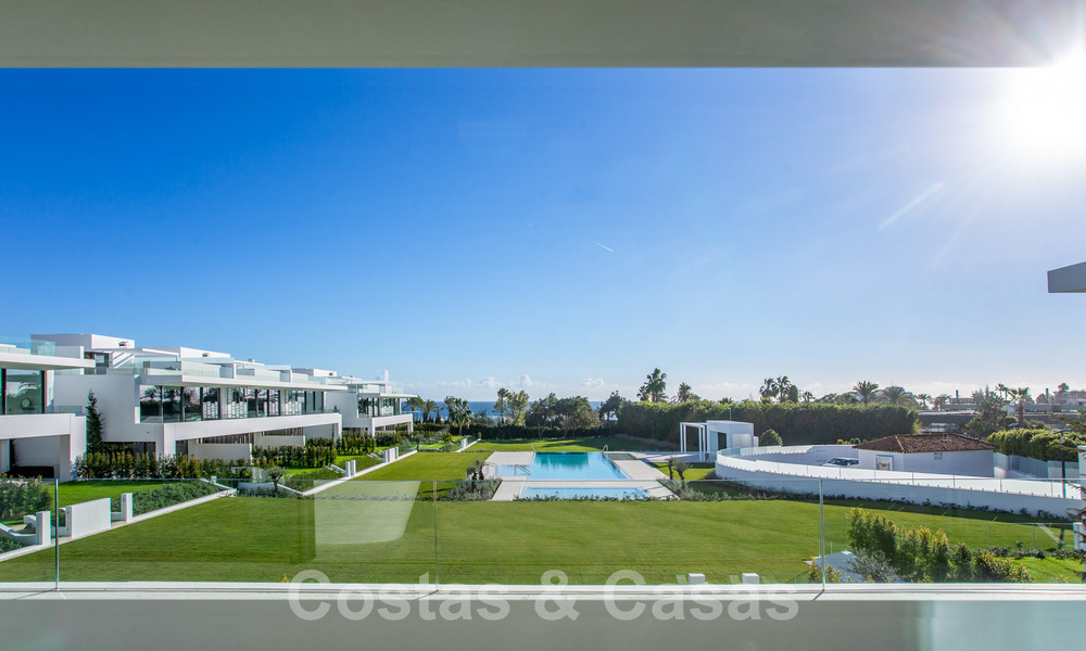 Reventa! Villas de lujo listas para entrar a vivir en un nuevo e innovador complejo que consta de 12 sofisticadas villas con vistas al mar, en la Milla de Oro de Marbella 62681