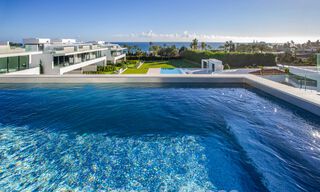 Reventa! Villas de lujo listas para entrar a vivir en un nuevo e innovador complejo que consta de 12 sofisticadas villas con vistas al mar, en la Milla de Oro de Marbella 62686 