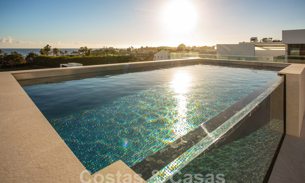Reventa! Villas de lujo listas para entrar a vivir en un nuevo e innovador complejo que consta de 12 sofisticadas villas con vistas al mar, en la Milla de Oro de Marbella 62690