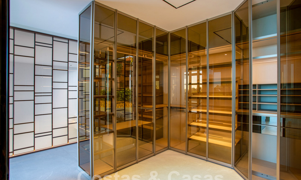 Villas de lujo listas para entrar a vivir en un nuevo e innovador complejo que consta de 12 sofisticadas villas con vistas al mar, en la Milla de Oro de Marbella 62698