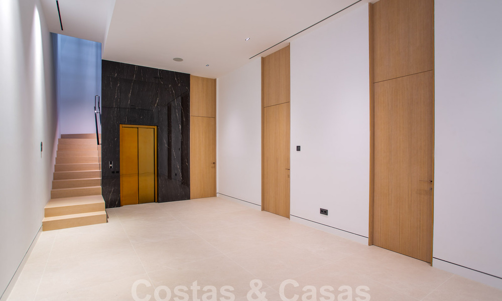 Villas de lujo listas para entrar a vivir en un nuevo e innovador complejo que consta de 12 sofisticadas villas con vistas al mar, en la Milla de Oro de Marbella 62700