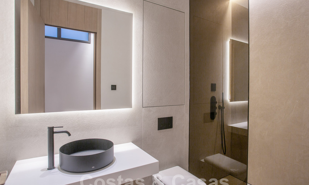 Villas de lujo listas para entrar a vivir en un nuevo e innovador complejo que consta de 12 sofisticadas villas con vistas al mar, en la Milla de Oro de Marbella 62701