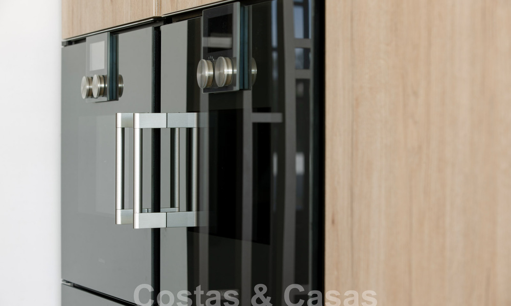 Villas de lujo listas para entrar a vivir en un nuevo e innovador complejo que consta de 12 sofisticadas villas con vistas al mar, en la Milla de Oro de Marbella 62721