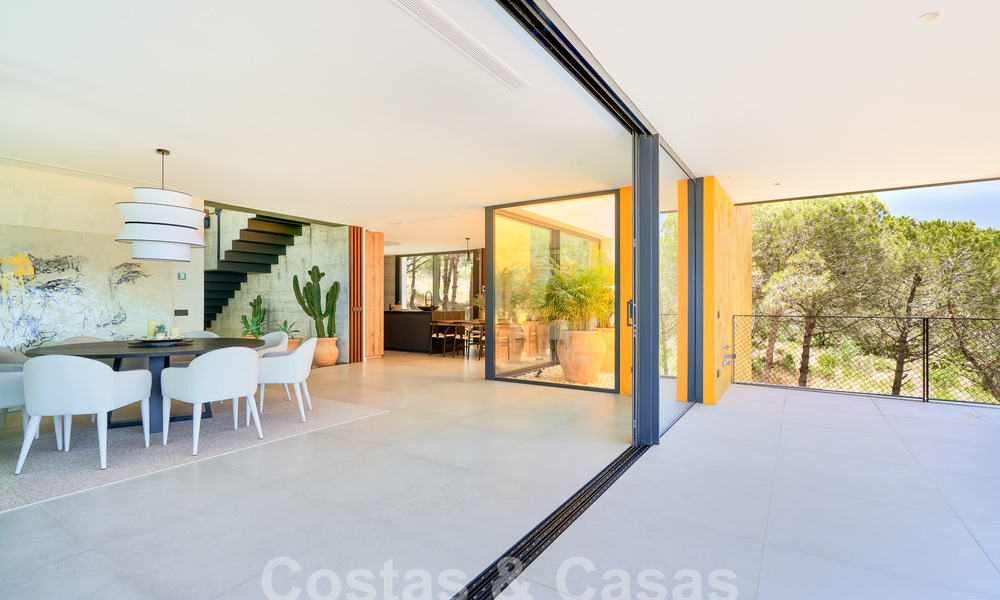 Villa de diseño con arquitectura vanguardista en venta situada en una zona verde de Sotogrande, Costa del Sol 62853