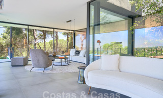 Villa de diseño con arquitectura vanguardista en venta situada en una zona verde de Sotogrande, Costa del Sol 62857 