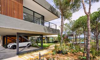 Villa de diseño con arquitectura vanguardista en venta situada en una zona verde de Sotogrande, Costa del Sol 62863 
