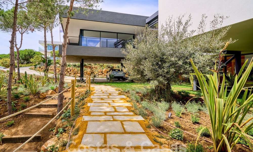 Villa de diseño con arquitectura vanguardista en venta situada en una zona verde de Sotogrande, Costa del Sol 62864