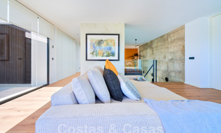Villa de diseño con arquitectura vanguardista en venta situada en una zona verde de Sotogrande, Costa del Sol 62876 