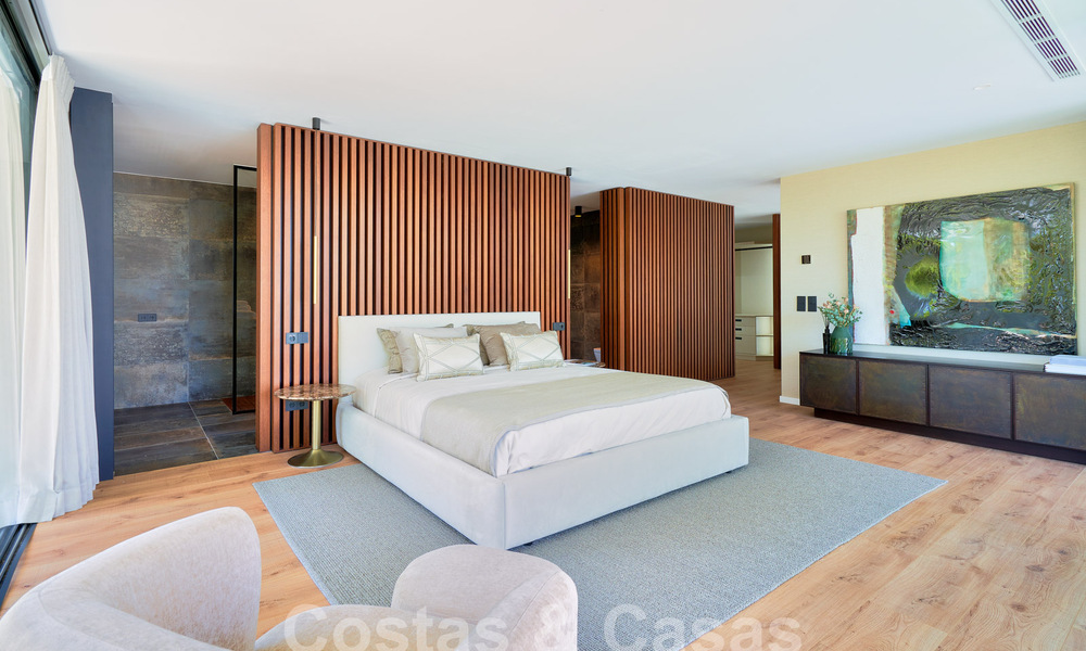 Villa de diseño con arquitectura vanguardista en venta situada en una zona verde de Sotogrande, Costa del Sol 62881