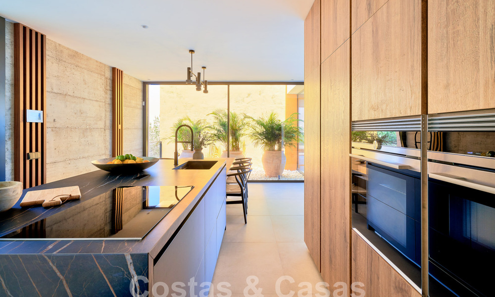 Villa de diseño con arquitectura vanguardista en venta situada en una zona verde de Sotogrande, Costa del Sol 62893